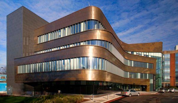 Budynek z blachy Tecu® Bronze